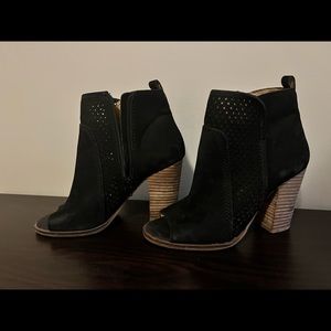Women’s LUCKY brand open toe booties with heel